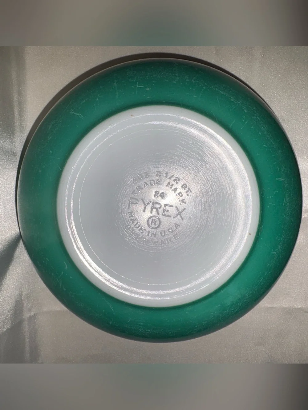 Pyrex Green Mixing Bowl #403 (2.5qt)